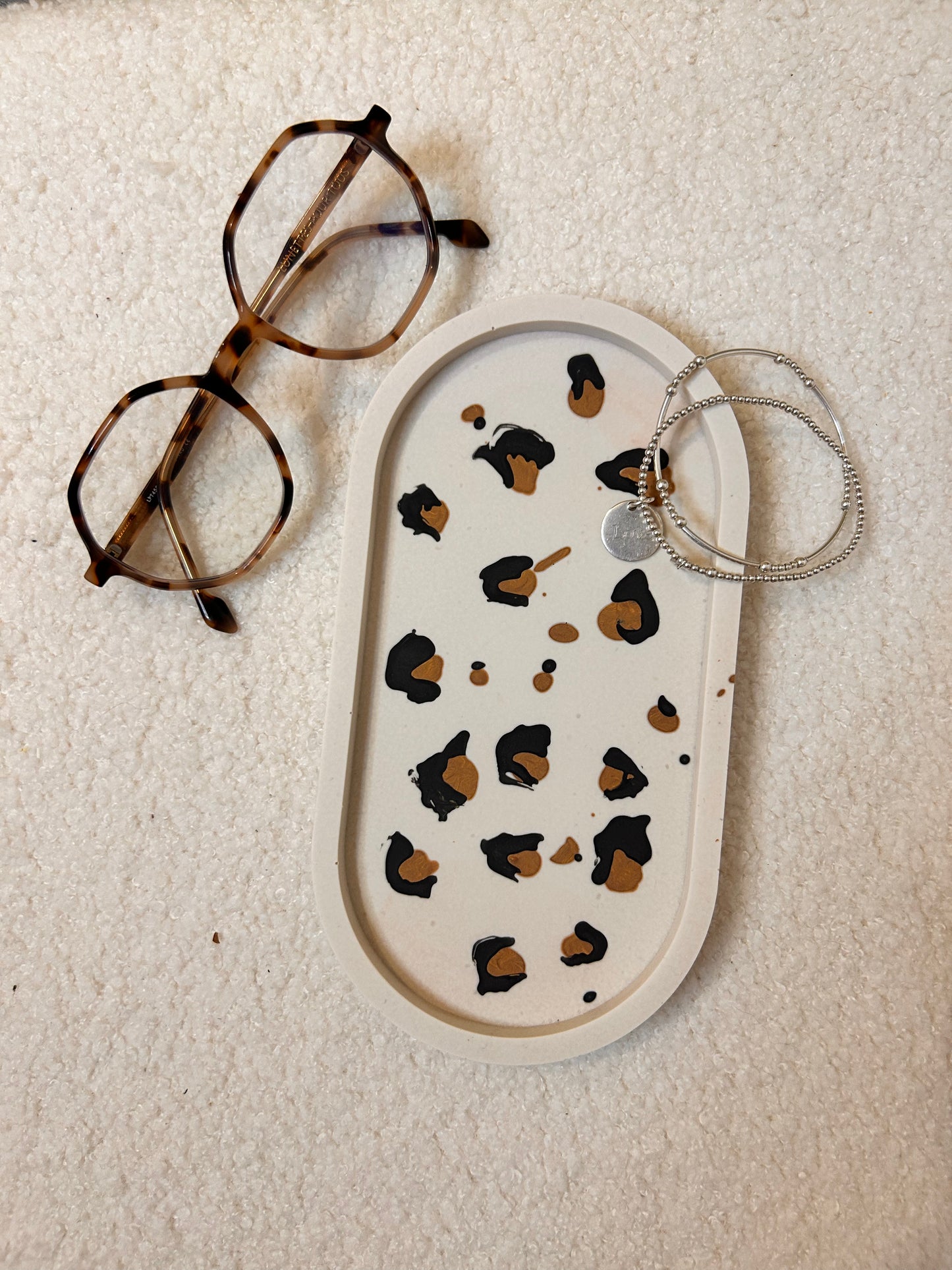 Vide-poche léopard chic — parce que même vos clés méritent du style !