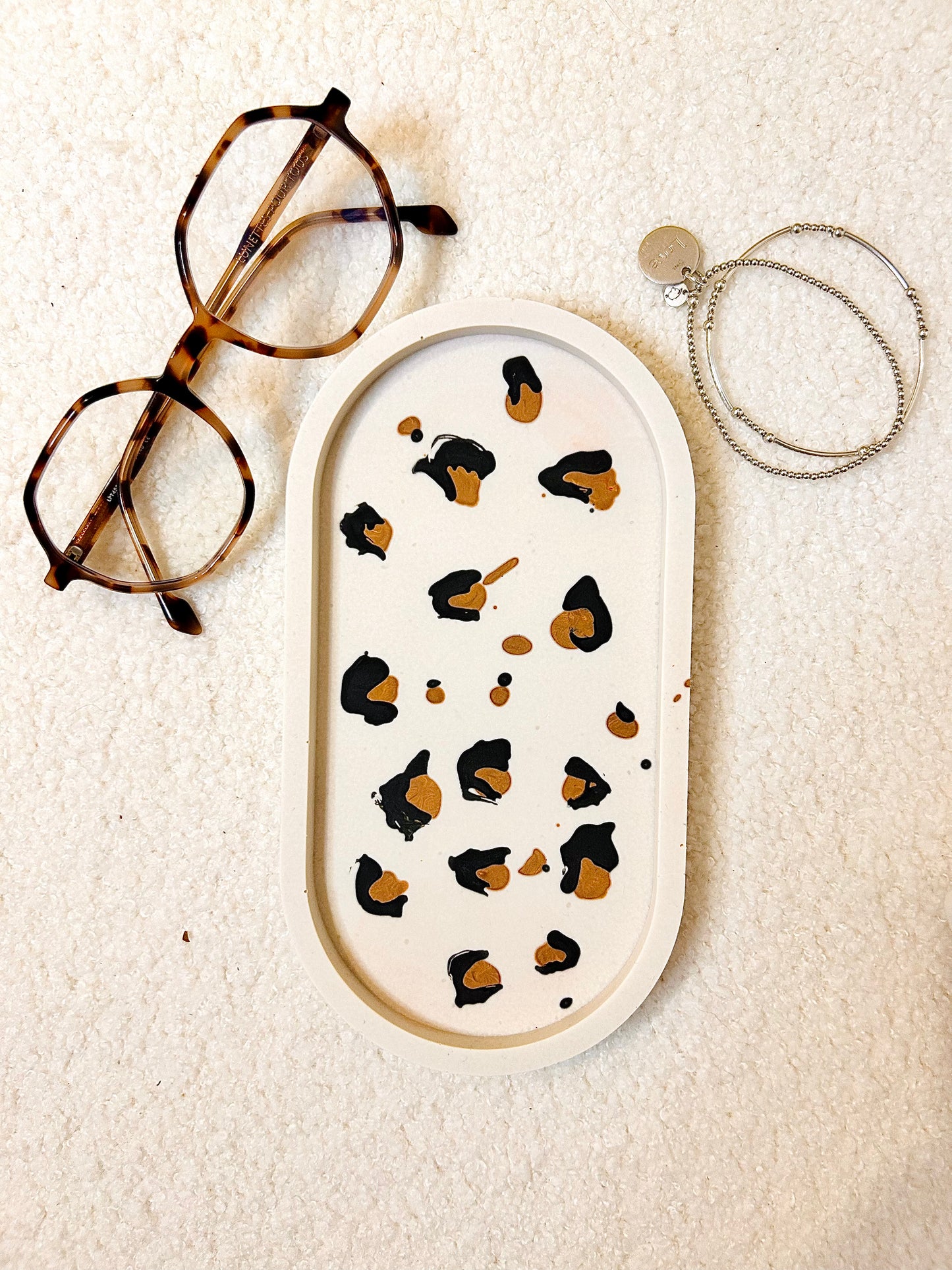Vide-poche léopard chic — parce que même vos clés méritent du style !