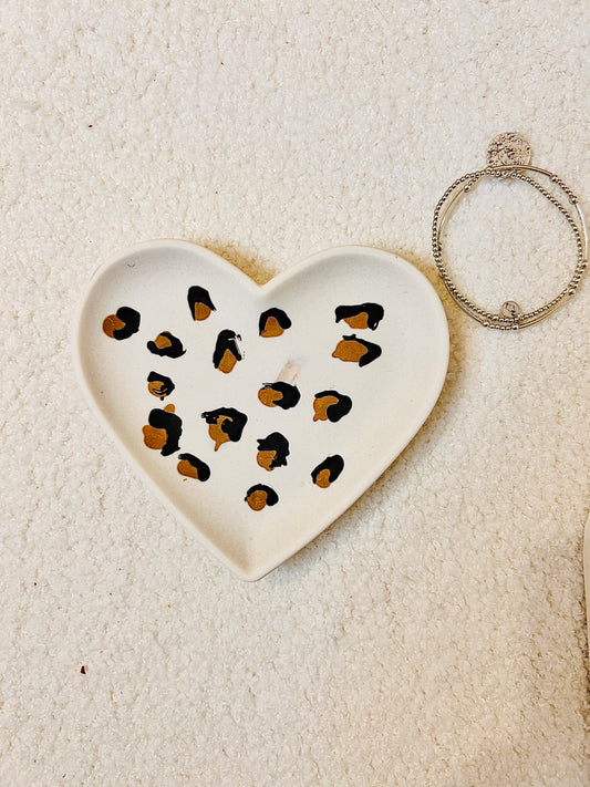 Vide-poche cœur sauvage — l’amour au rythme du léopard